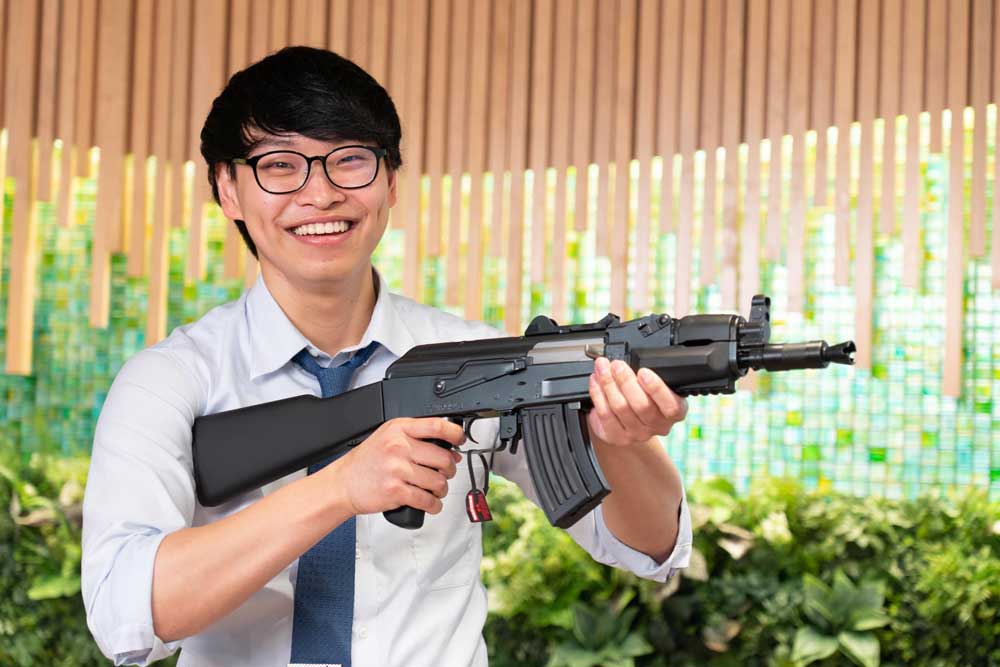手小　涼太