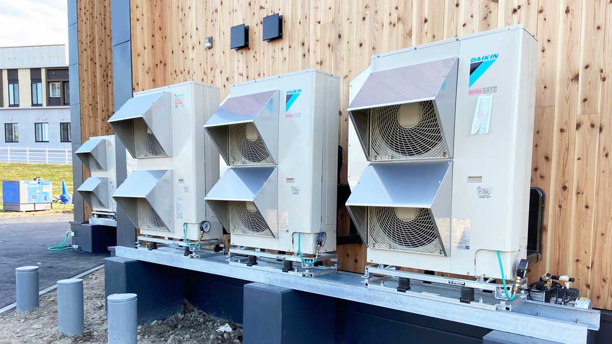 店舗用エアコン向けSUS製防雪フード